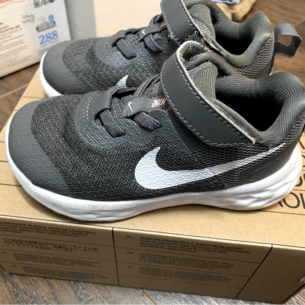 Nike Revolution 6 Toddler 8 gray sneaker